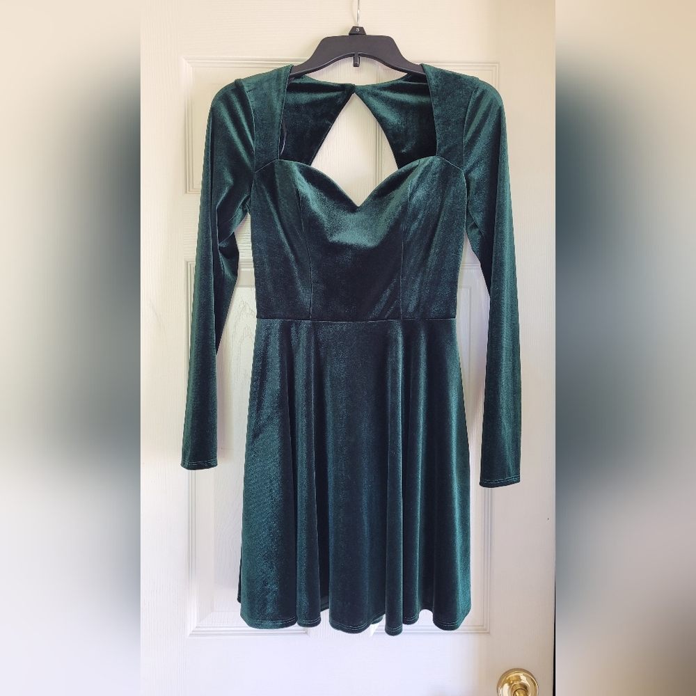 Dillard's B Darlin Green Long Sleeve Velvet Dress